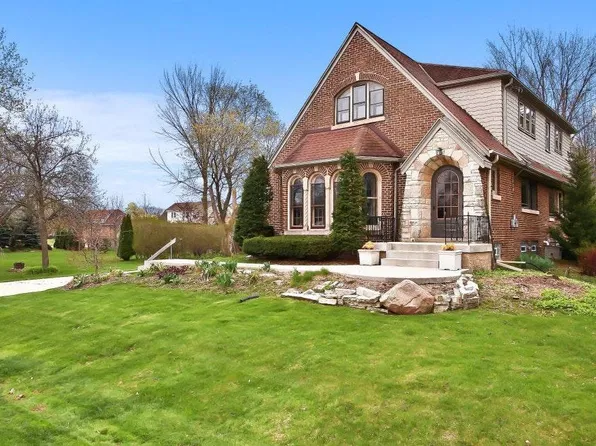 3809 W Fountain Ave, Brown Deer, WI 53209