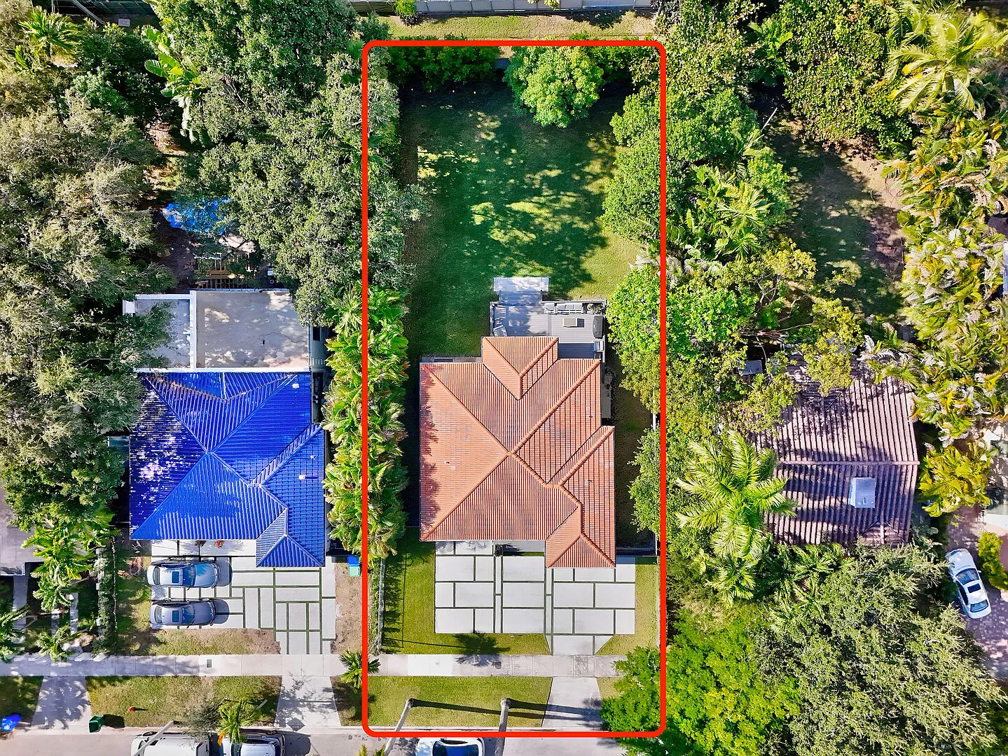 Remote-Ready Modern Retreat in Brickell: Smart Home with Zen Backyard — Photo 4