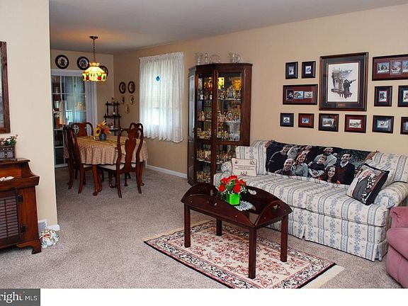 4th image of 37 Woodhill Dr