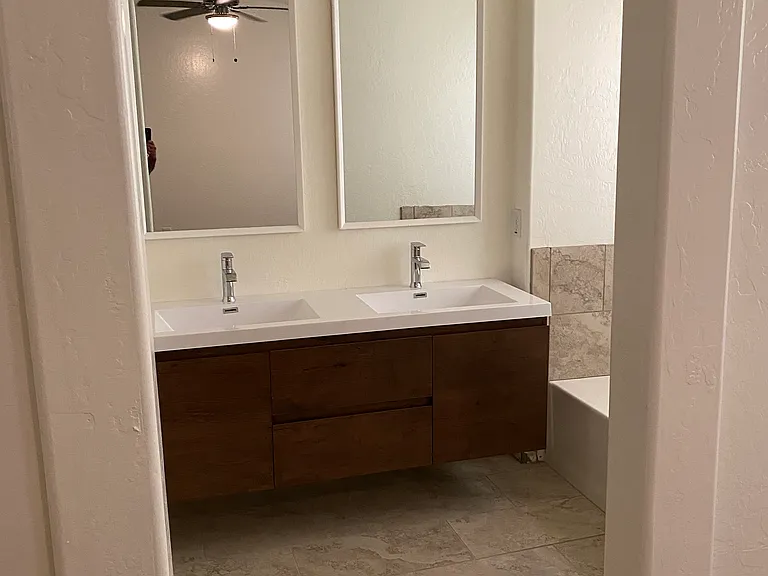 1727 E Pontiac Dr — Photo 16