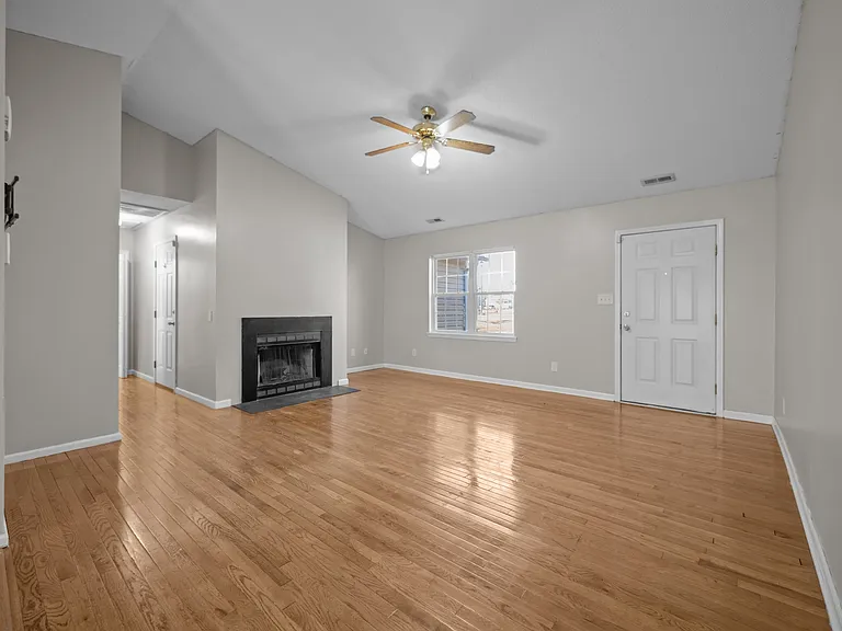 218 Winterberry Ct — Photo 3