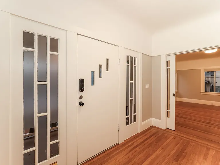 1734 Lincoln St — Photo 3