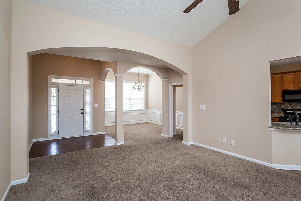 4 bed, 2.0 bath, 2104 sqft, $2,275 — Photo 2