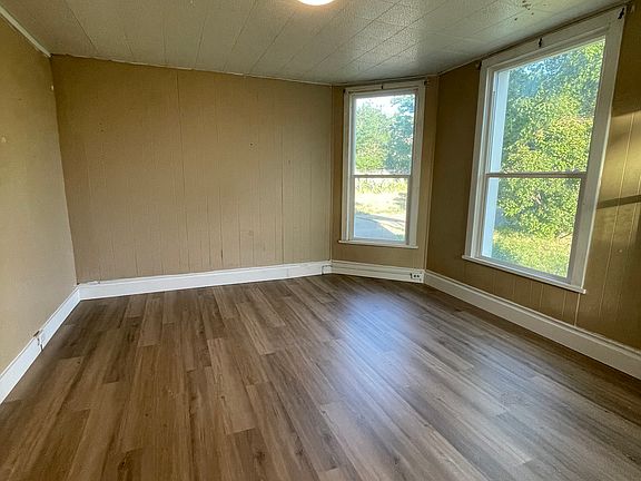 3rd image of 2742 Adams Ave