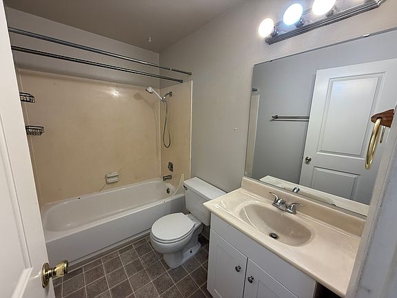 5th image of 2704 S 256th Pl APT C