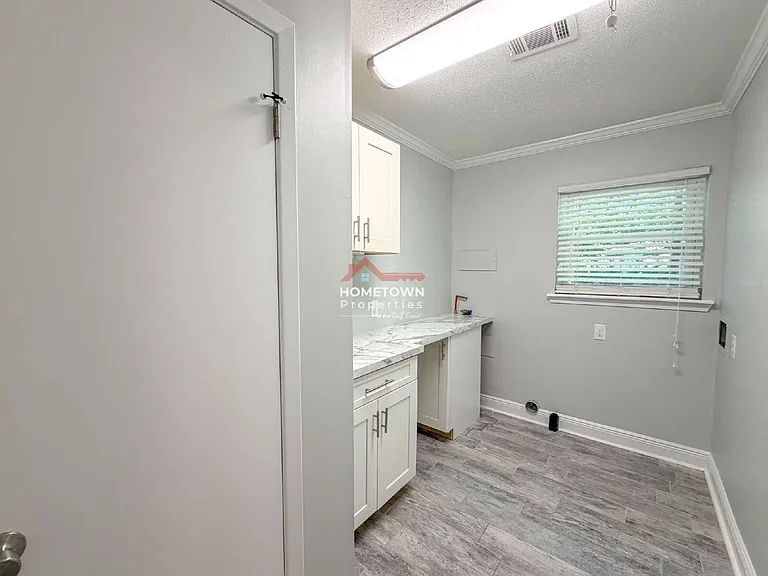220 Cordoba St — Photo 25
