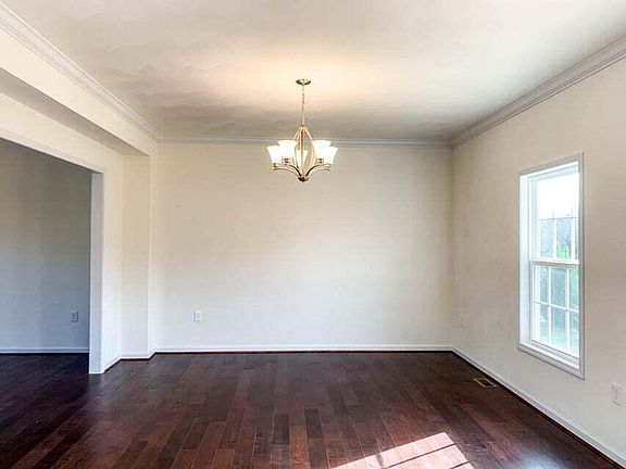5th image of 7923 Carriage Park Dr