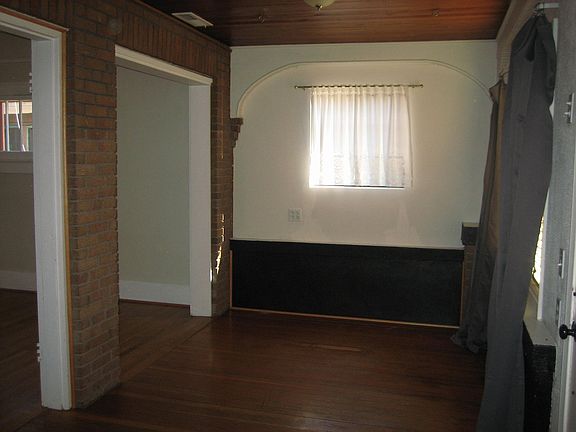 3rd image of 120 Stanford Dr SE