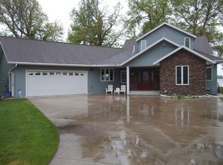 421 N Shore Dr, Detroit Lakes, MN 56501