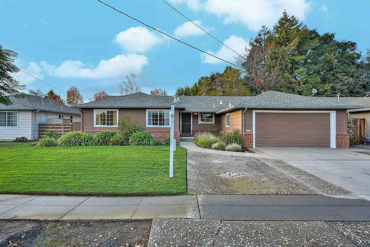 4467 Eggers Dr photo 1