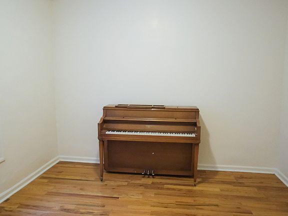 3rd image of 707 W 180th St APT 1C