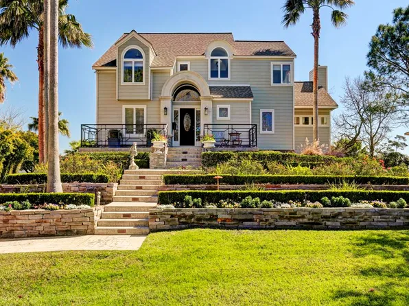 806 Shorewood Dr, Seabrook, TX 77586