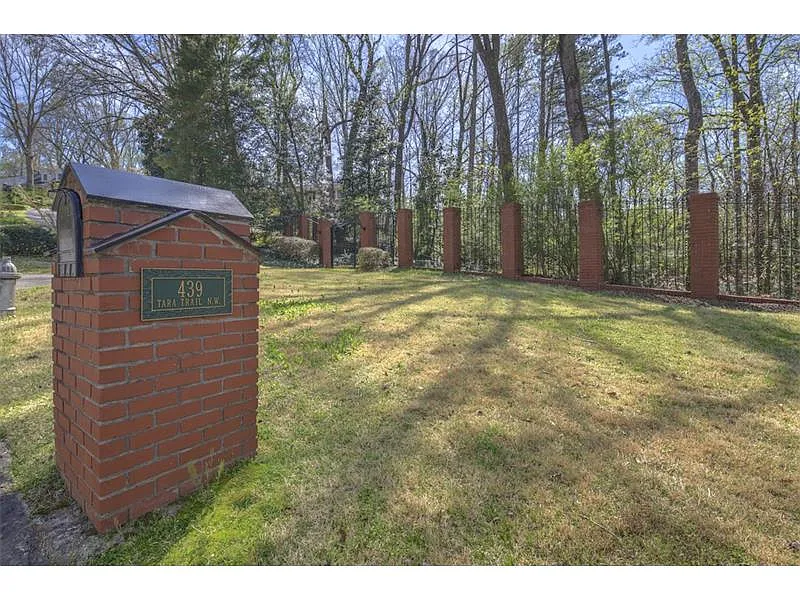 439 Tara Trl NW photo 1