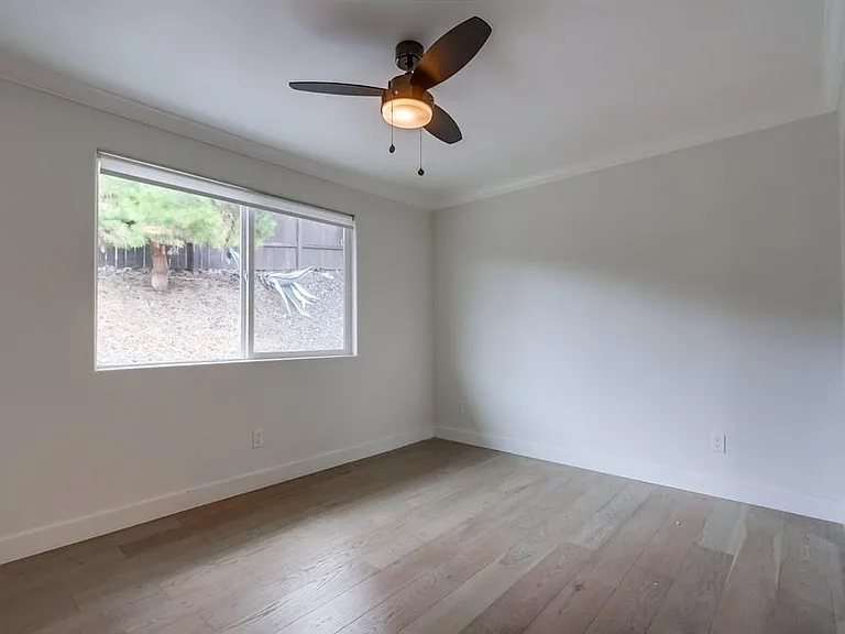 2550 Gregory Dr — Photo 31