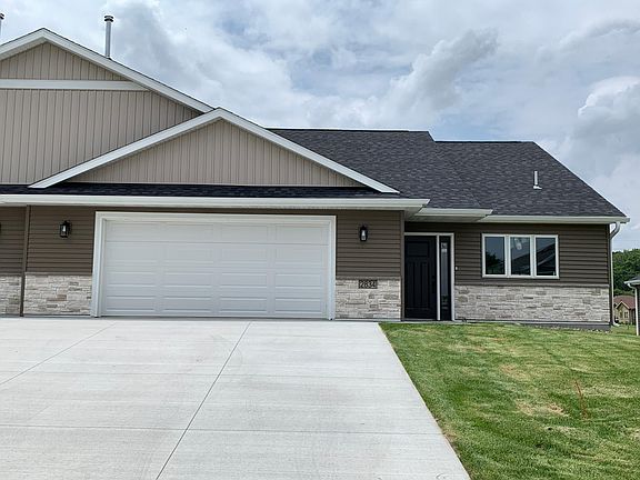 2nd image of 2834 Meadowview Ln NE