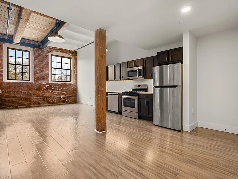 150 Oakland St — Photo 36