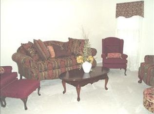 2304 Hillsboro Dr, Bloomington, IL 61704