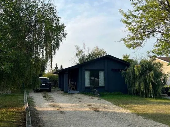 707 N Cherry St, Beaverlodge, AB T0H 0C0