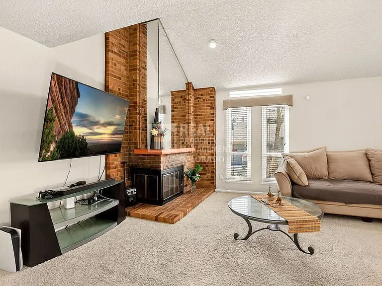 11185 E Linvale Dr — Photo 4