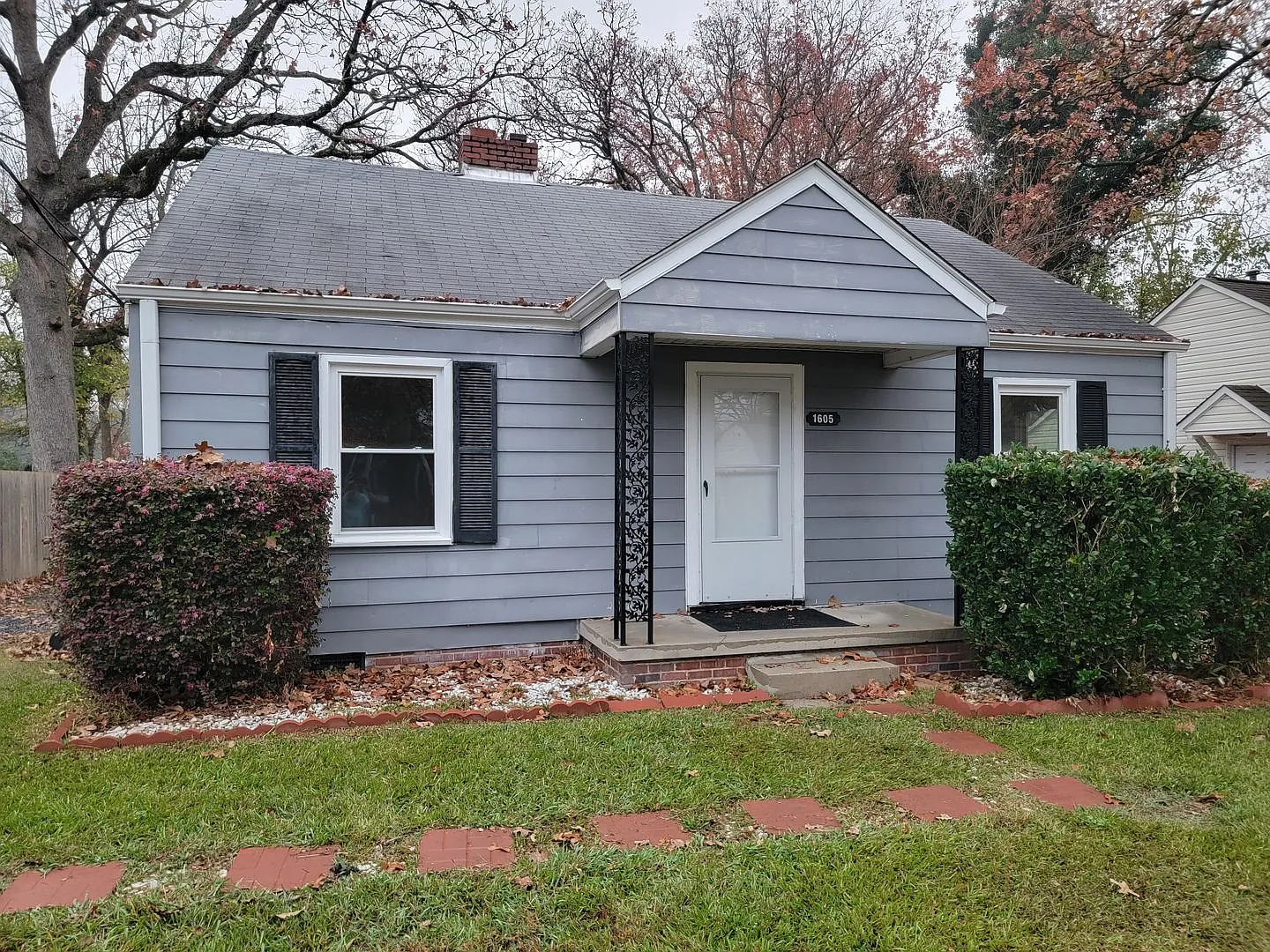 2 Bedroom 1 Bathroom House — Photo 1