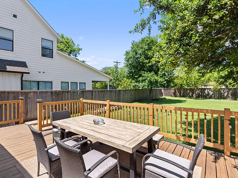 7514 Delafield Ln — Photo 17
