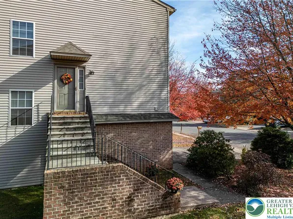 2879 Sequoia Dr, Macungie, PA 18062