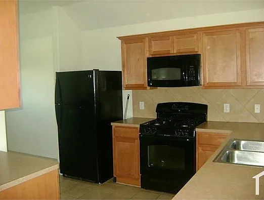 3 bed, 1385 sqft, $2,099 — Photo 4