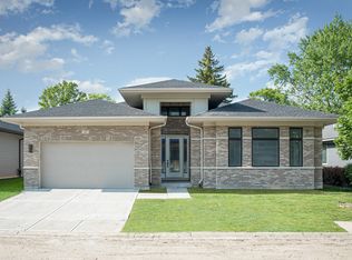 19 Heritage Dr, Highland Park, IL 60035