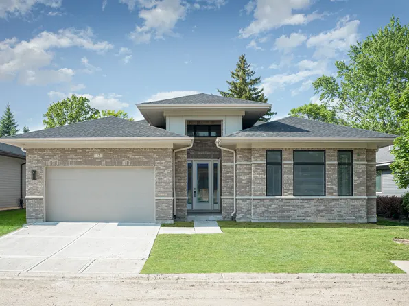 8 Heritage Dr, Highland Park, IL 60035