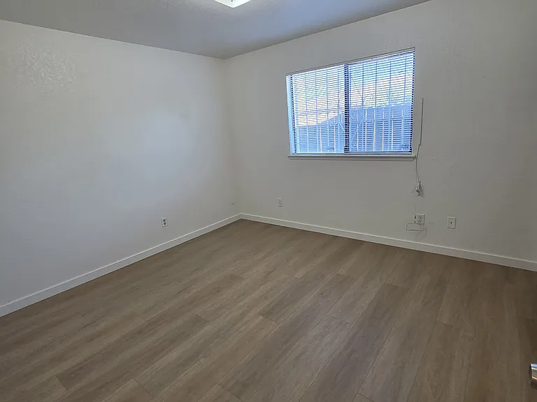 2420 45th Ave — Photo 3