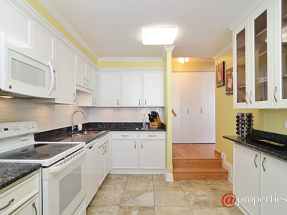 Eat-in Kitchen with Breakfast Bar