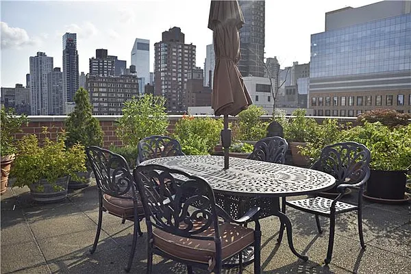 Sold by Maxwell Jacobs | media 18