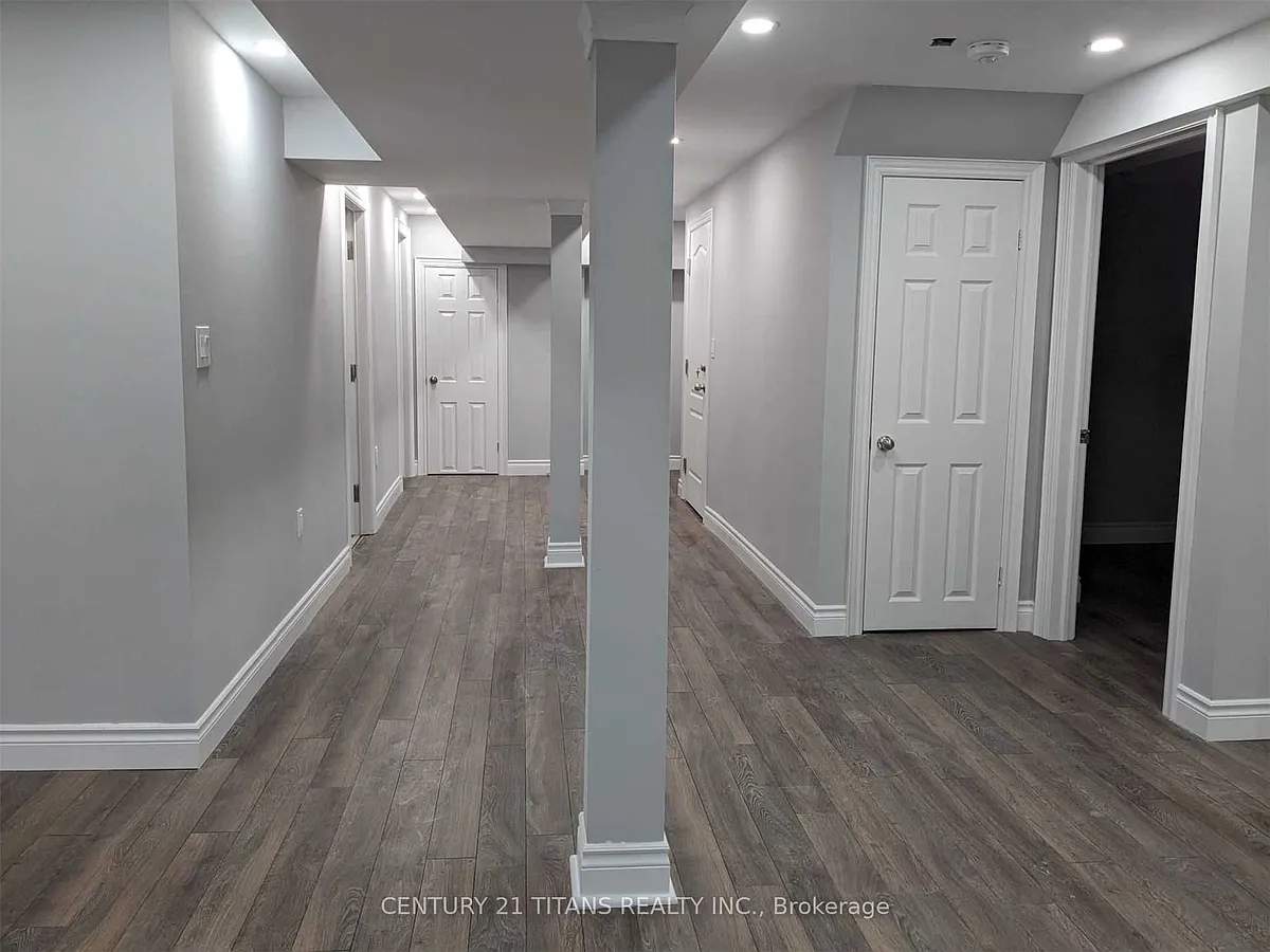 Building Photo - 1561 Astrella Cres #BASEMENT