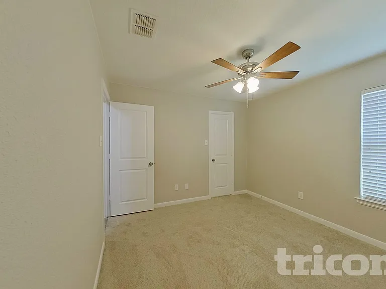 1214 Crescent View Dr — Photo 10