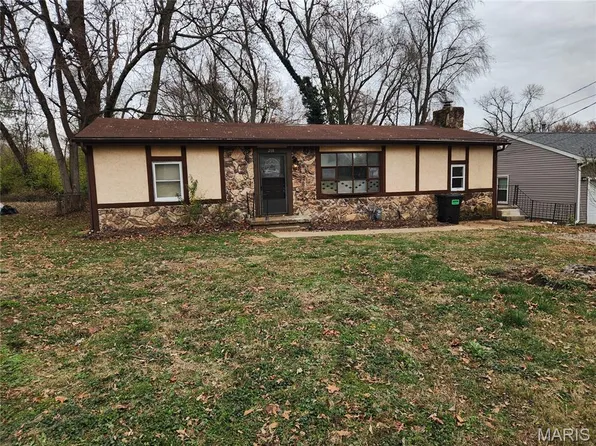 208 Cascade Dr, Belleville, IL 62223