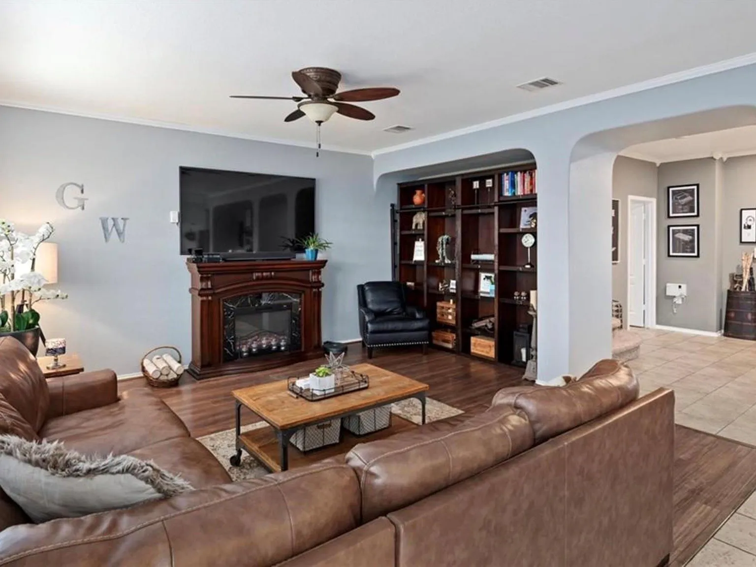 3 bed, 2.5 bath, 2244 sqft, $2,395 — Photo 4