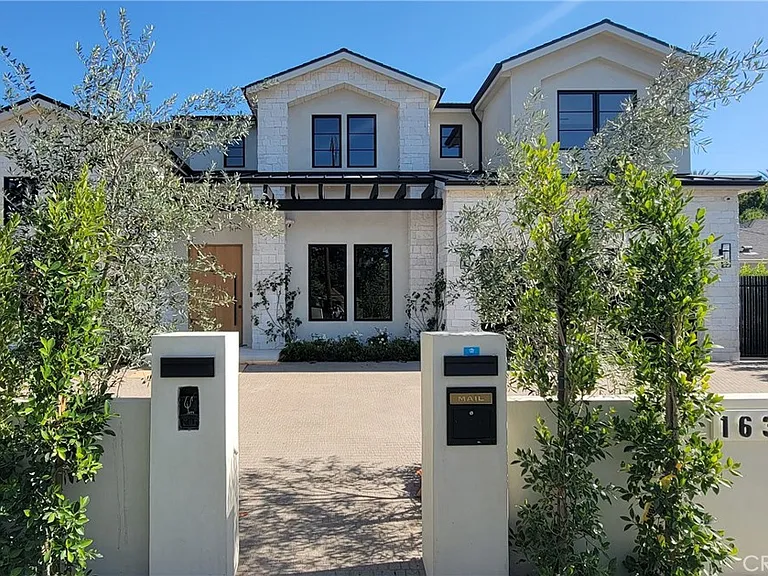16354 Moorpark St — Photo 1