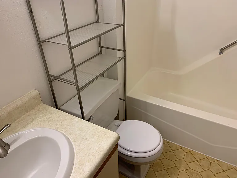 902 Benton Dr #33 — Photo 6