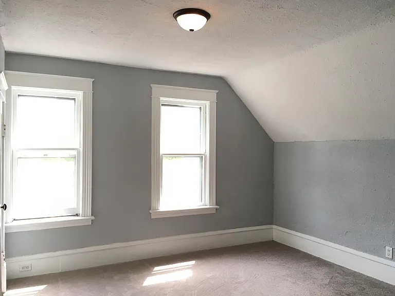 Upstairs bedroom.