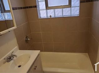 7948 S Dobson Ave #2D, Chicago, IL 60619