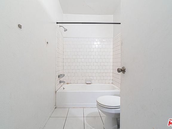 5th image of 1205 W 65th Pl