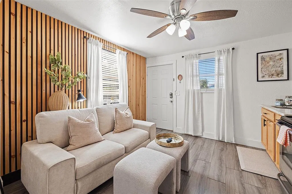 Studio, 1.0 bath, 400 sqft, $1,250 — Photo 3
