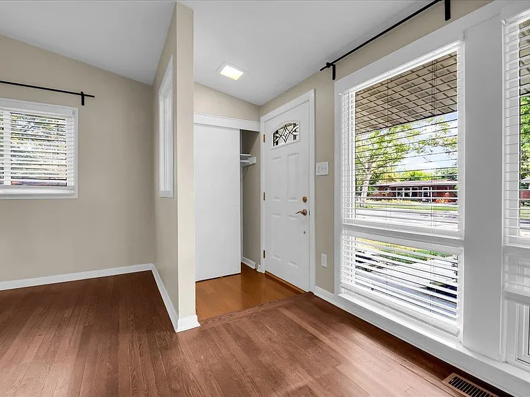 24240 Beverly St — Photo 3