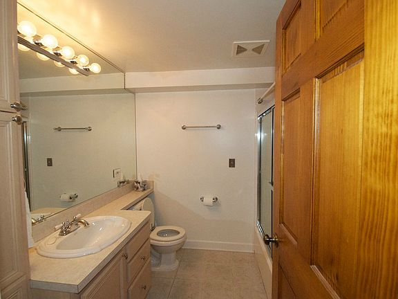 3rd image of 5042 N Winchester Ave #G