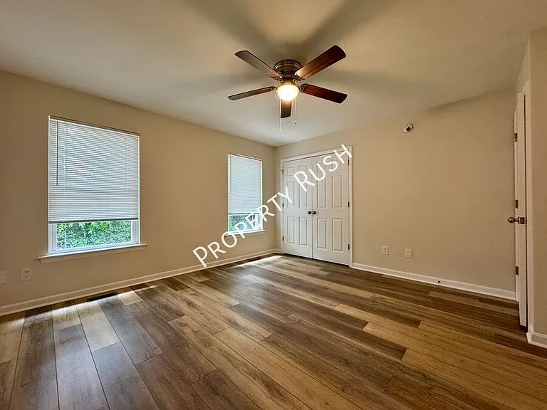 709 N Holly St — Photo 21