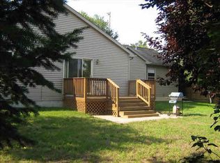 8569 Saratoga Dr, Lambertville, MI 48144