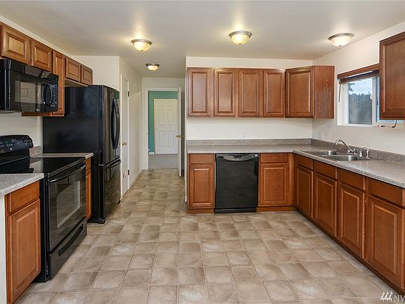 5th image of 2334 Trenton Ave NE
