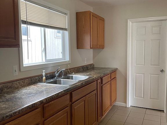 5th image of 3958 Carrick Ave