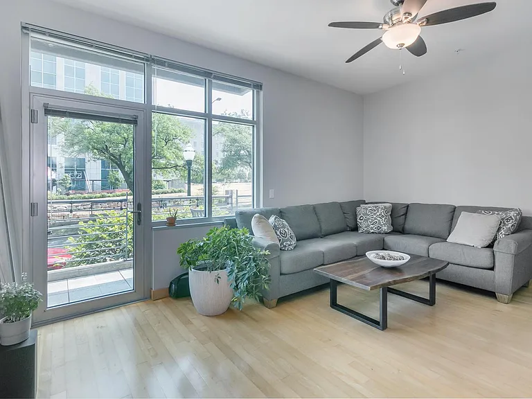 309 W Washington Ave #213 — Photo 26