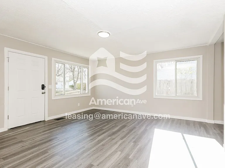 1824508_005_wm_-_living_room_13321252.jpg